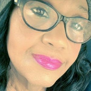 Meet your Posher, Angelia